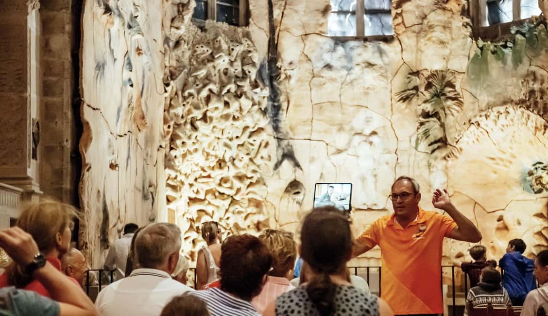 Palma de Mallorca: Old Town and Cathedral Tour - Guides and group vibe: what to expect from the human side