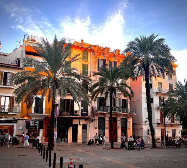 Palma de Mallorca: Old Town Atmospheric Evening Tour - Palma Cathedral and the Landmarks That Set the Tone