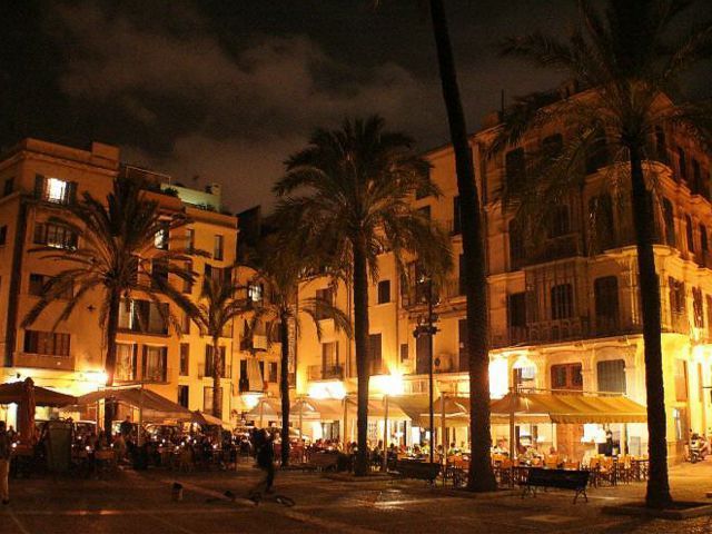 Palma de Mallorca: Old Town Atmospheric Evening Tour - The Tapas-Bar Finale: Optional Food, Reserved Seats, Shared Tables
