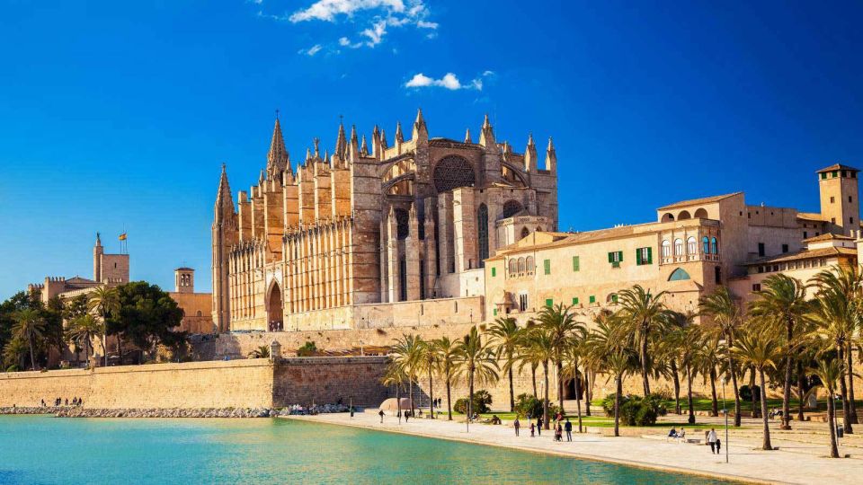 Palma de Mallorca: Old Town Guided Tour & Cathedral Visit - Bus Ride to Palma: Using the Documentary to Learn Without Trying Too Hard