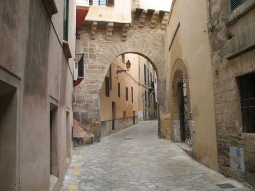 Palma de Mallorca: Old Town Guided Tour & Cathedral Visit - Entering La Seu: Getting the Most from Palma Cathedral Visit