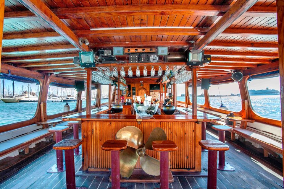 Palma de Mallorca: Palma Bay Boat Tour with Snorkeling - Onboard vibe: DJ, live guitar, and satellite sports TV