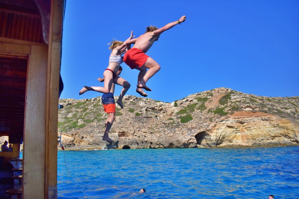 Palma de Mallorca: Palma Bay Boat Tour with Snorkeling - Comfort and extras: solarium, sofa seating, Wi‑Fi, and how to use them
