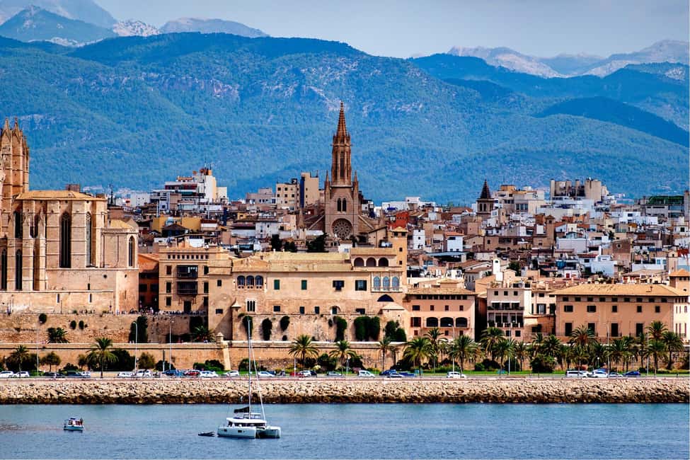 Palma de Mallorca: Small-Group Tour & Fast-Track Cathedral - Plaça Major and Las Ramblas: easy orientation through the Old Town