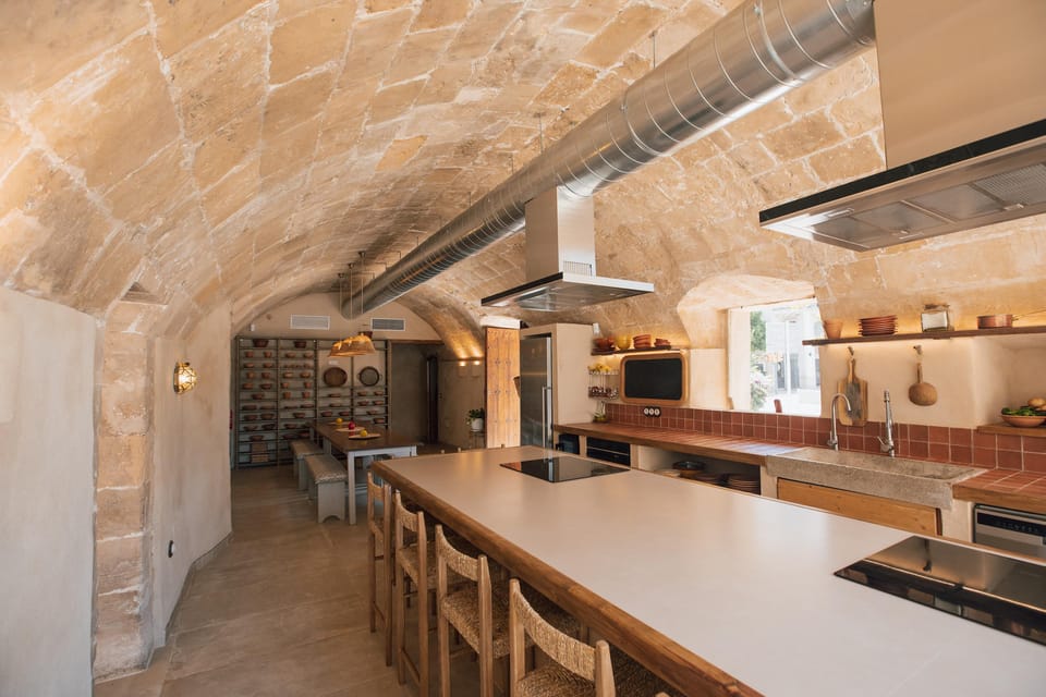 Palma de Mallorca: Spanish Cooking Experience - Welcome snacks and the pre-cooking rhythm