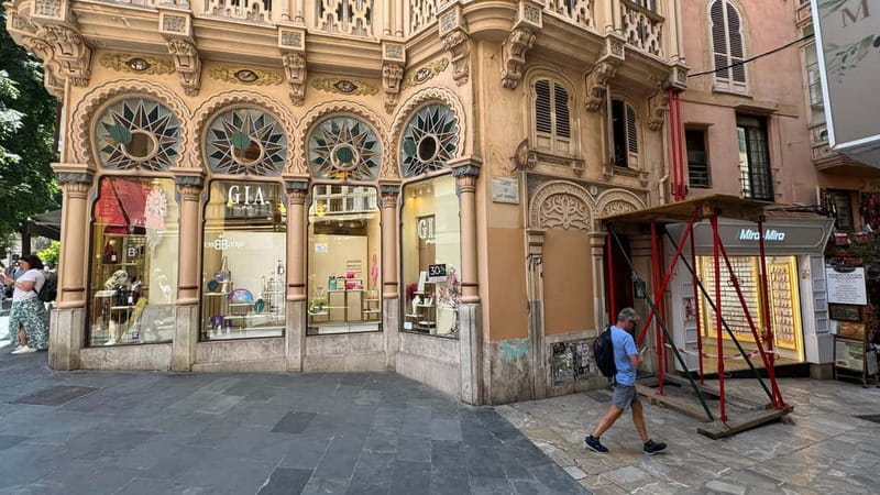 Palma in person and away from the crowds - Old Town at human speed: squares, alleyways, and the fun part