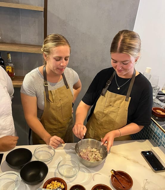 Palma: Mediterranean Cooking Class with Drinks - Meeting at Omare: get your bearings fast (and avoid the maze)