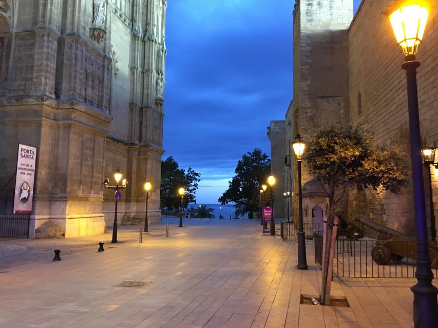 Palma Old Town Sunset Tour and Food Tastings - Sunset in Palma’s old town: why it works