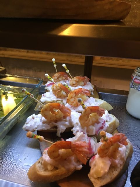 Palma Old Town Sunset Tour and Food Tastings - The halfway tapas stop: 3 tastings and 1 drink that actually matters