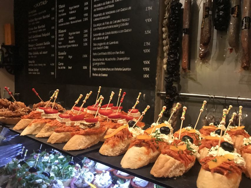 Palma Old Town Sunset Tour and Food Tastings - Guides like Maya and Maria: what you should expect from the storytelling