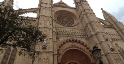 Palma: Old Town Walking Tour & Cathedral Skip-the-Line - The meet-up and first walk: getting oriented fast