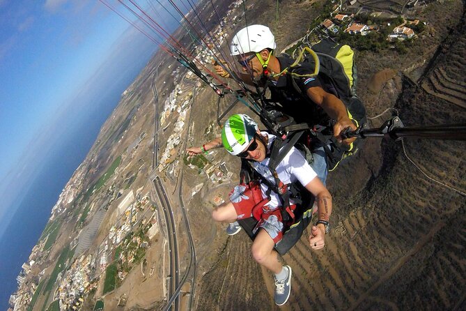 Paragliding Tandem Flight in Tenerife South ¡HOLA! - Tandem paragliding in Tenerife South: what makes it worth your time
