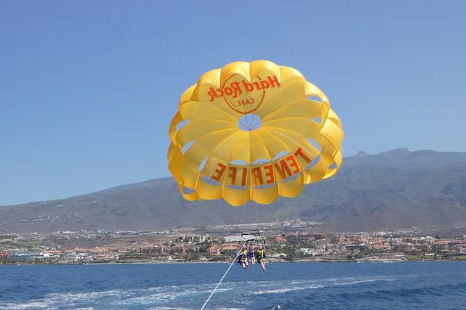 Parasailing flights on the coast of Adeje in Tenerife - Where You Meet in Puerto Colón and How the Boat Ride Works