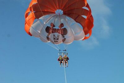 Parascending in Marina Rubicon - Meeting at Camino a Capitania: getting checked in without rushing