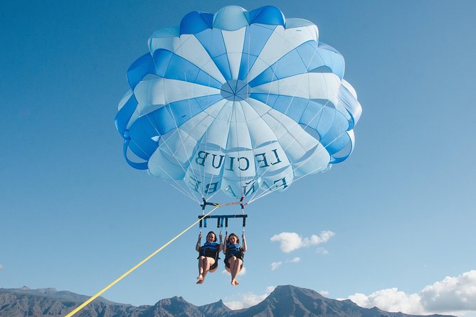 Parascending in Tenerife - Safety briefing and life vest: what to expect on arrival