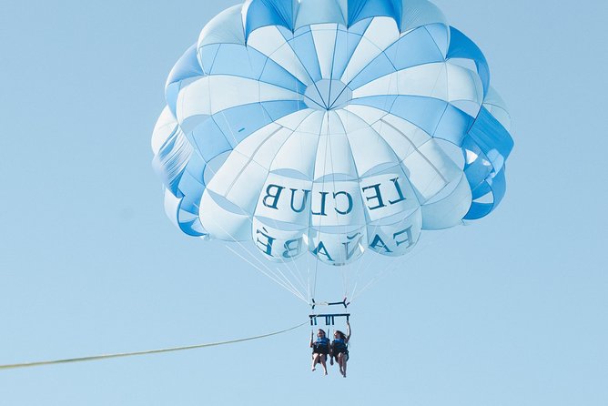 Parascending in Tenerife - A typical hour: from check-in to splash-down