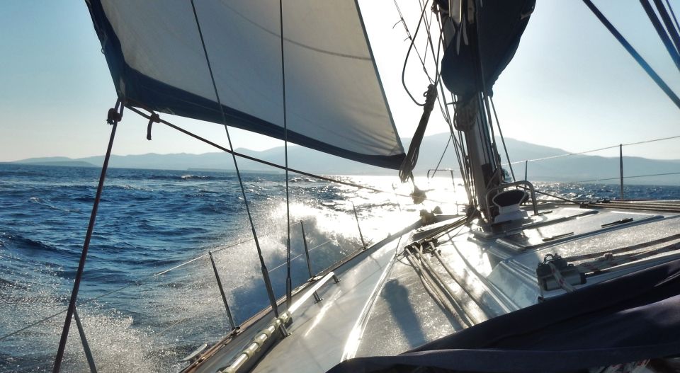 Paros: Iraklia, Schinoussa, & Naxos Sailing Tour with Lunch - Food and drinks onboard: what’s included (and what to expect)