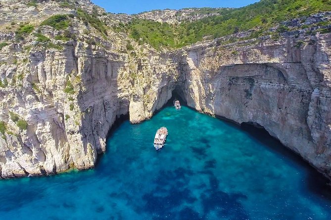 Paxos Antipaxos Blue Caves Day Tour from Corfu - Boat crowding and onboard service: how to stay comfortable