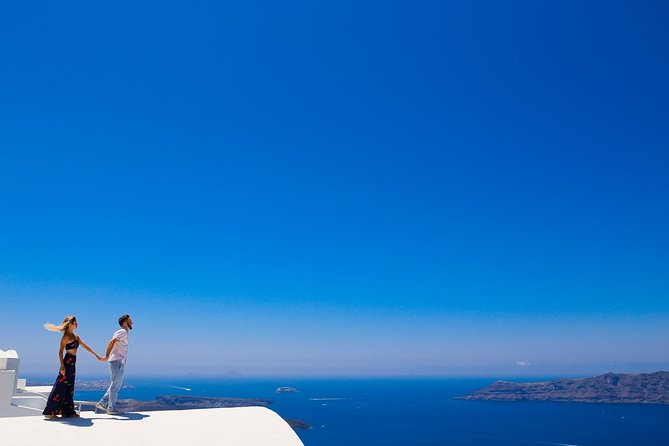 Personal Travel and Vacation Photographer Tour in Santorini - Digital gallery delivery: your souvenir without photo chaos
