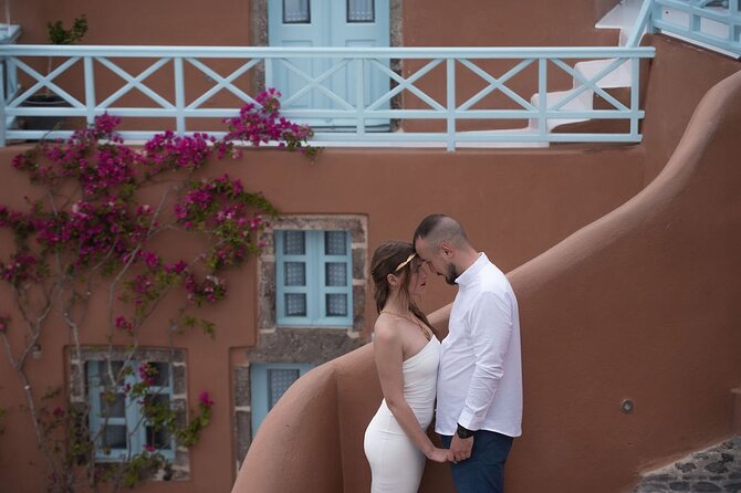 Photoshoot in Santorini Oia - Timing is everything: 07:00–10:00, 10:00–15:00, and 16:00–19:00