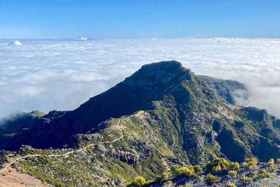 Pico Do Arieiro Pico Ruivo Sunrise or Morning Hike Transfers - Hike section 3: Achada do Teixeira and finishing clean