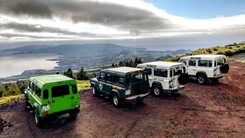 Ponta Delgada: Full-Day Sete Cidades 4X4 Tour with Lunch - Lunch at a local restaurant: the break that keeps the day fun