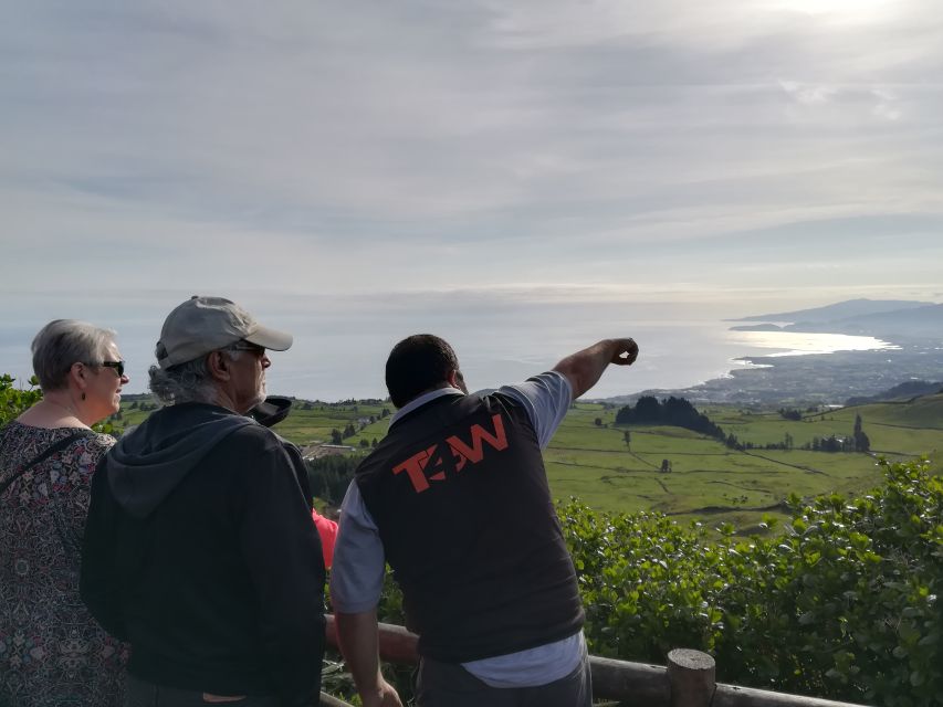 Ponta Delgada: Half-Day 4x4 Sete Cidades Trip - Scenic stops: lakes, lookout moments, and how to plan your photos