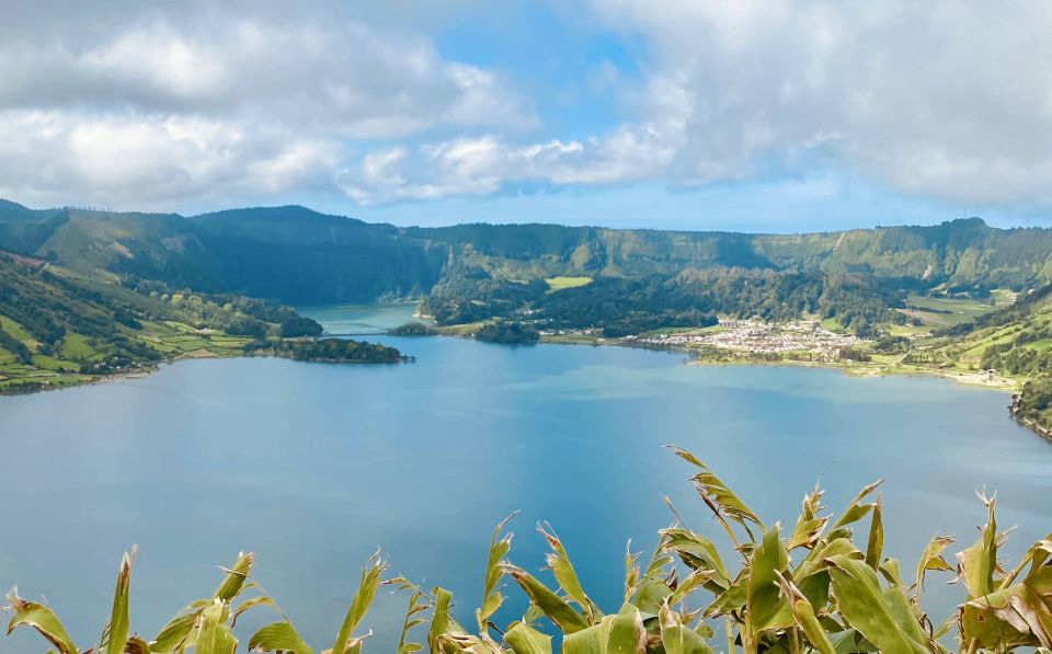 Ponta Delgada: Half-Day 4x4 Sete Cidades Trip - Local guide tips and the Azores geography lesson
