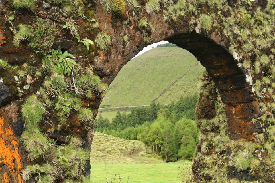 Ponta Delgada: Half-Day 4x4 Sete Cidades Trip - Comfort, shoes, and who should choose this off-road half-day
