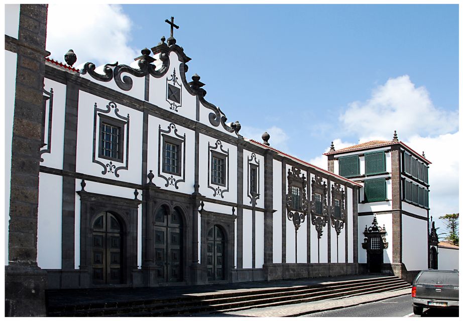 Ponta Delgada: Historical Walking Tour - Carlos Machado Museum and the Igreja do Colégio: learning without feeling stuck