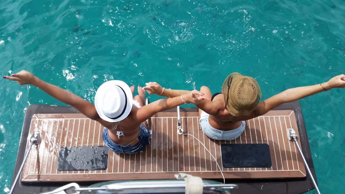 Port d'Alcúdia, Mallorca: Shared Half Day Sailing Trip - The Yacht Experience: Hanse 630e Comfort + Real Sea Time