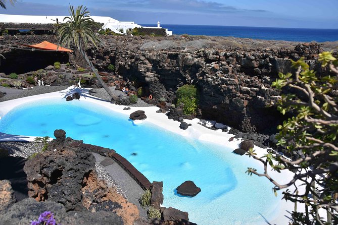 Premium Tour Timanfaya National Park and Cueva de Los Verdes - Timanfaya National Park: fast entry and the hot-earth moment