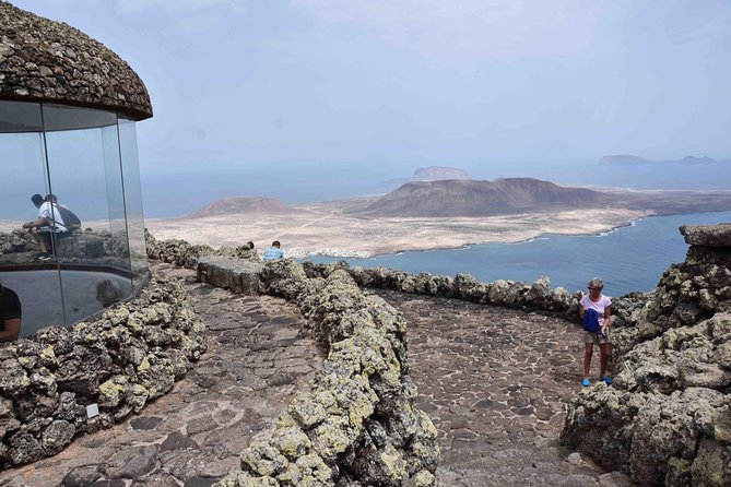 Premium Tour Timanfaya National Park and Cueva de Los Verdes - Jameos del Agua: sea-level drama and Manrique vibes