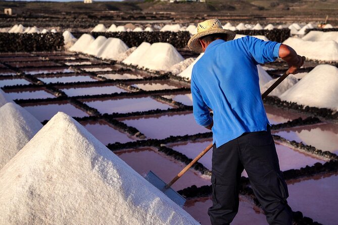 Private and Guided Tour to the Salinas de Janubio with Tasting - A century-plus of family work