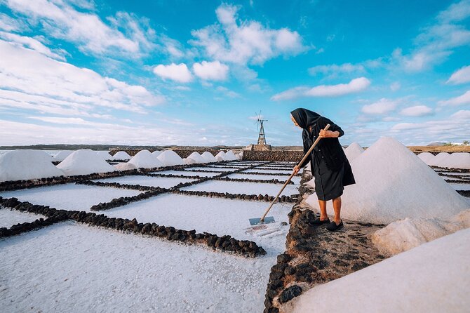 Private and Guided Tour to the Salinas de Janubio with Tasting - Getting there and making it fit with your day