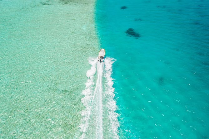 Private Boat Rental on Cap Camarat 17ft - The Jeanneau Cap Camarat 17ft: comfort, shade, and easy water access