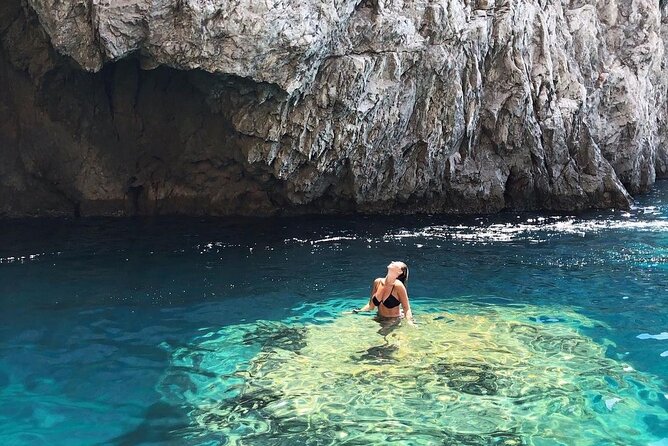 Private boat trip to Capri - Blue Grotto: The Rowboat Change and the Separate Ticket