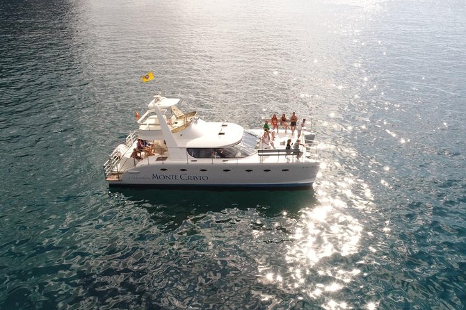 Private Catamaran Charter with Transfer, Buffet and Snorkeling - From Puerto Colón out to the dolphins: how the 3 hours feel