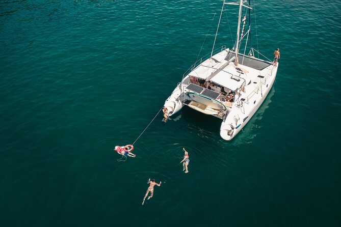 Private catamaran sailing sunset tour & snorkeling from Tamarindo - A private catamaran sunset plan for Tamarindo