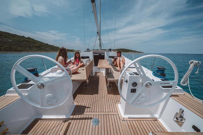 Private Day Charter on Amazing Mowgli - Lunch on your terms: restaurant stop vs bring-your-own