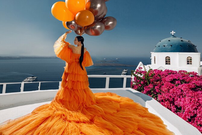 Private Flying Dress Photoshoot in Santorini - The Dress-Flying Assistant: The Difference Between Pretty and Photogenic