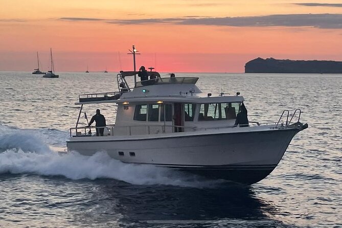 Private Full-Day Motor Yacht Cruise with Meal, Open Bar+Transfers - Transfers, pick-up timing, and how cruise ships affect your plan