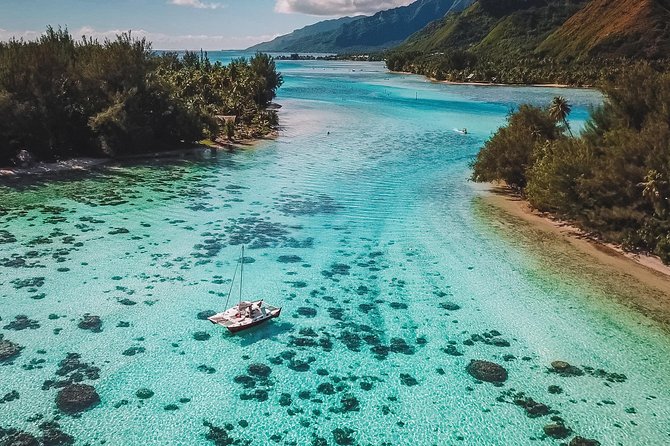 PRIVATE Full Day Tour : Moorea Snorkeling & Sailing on a Catamaran named Taboo - Sailing beyond the reef: the views you don’t get from shore