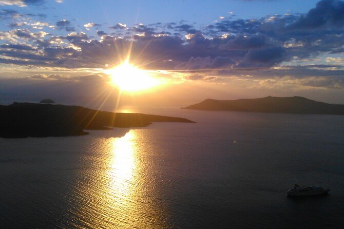 Private Half Day Guided Tour Visit to Santorini - Guide, language, and comfort: what can change your day