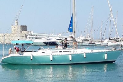 Private half-day/sunset cruise in Rhodes with drinks and fruits - Drinks, fruit, and music on board (the easy start)