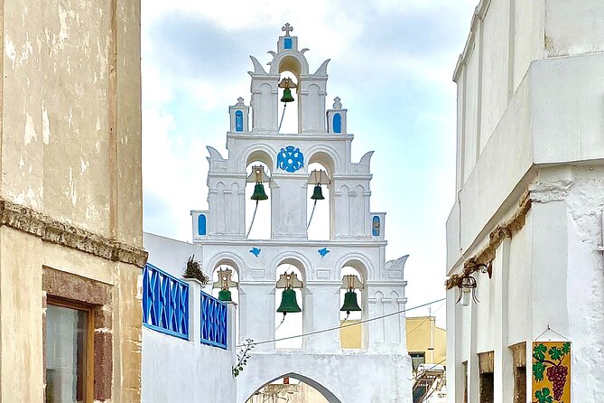 Private Highlights tour: Discover Santorini Like a Local - Oia’s main street and the blue-domed church: where the day turns golden