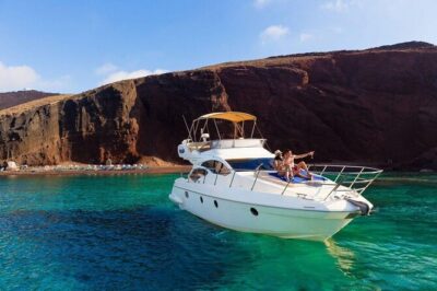 Private Motor Yacht Cruise with BBQ, Open Bar & Transfers - Sea Caves, Rock Formations, and the Caldera Coast Views
