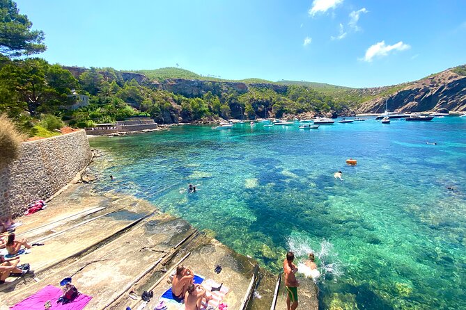 PRIVATE Safari Beach Tour Ibiza - Stop 4: Cala Comte with cave time and a local mojito stop