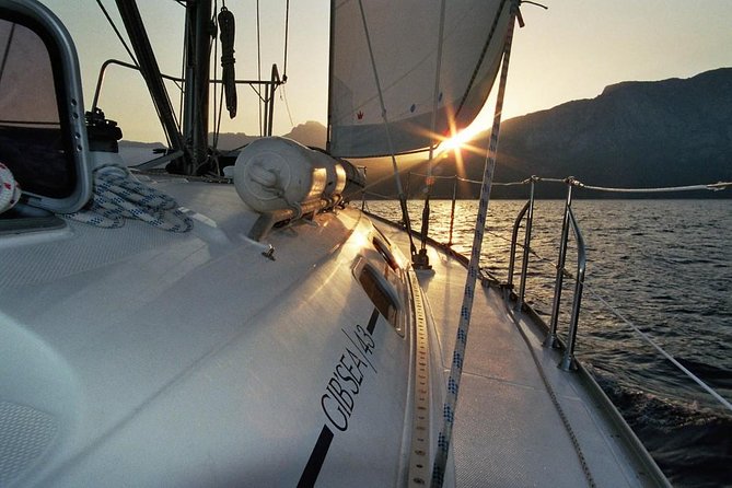 Private Sail in Chania - Captain Nikos and the hands-on sailing vibe that makes it feel private