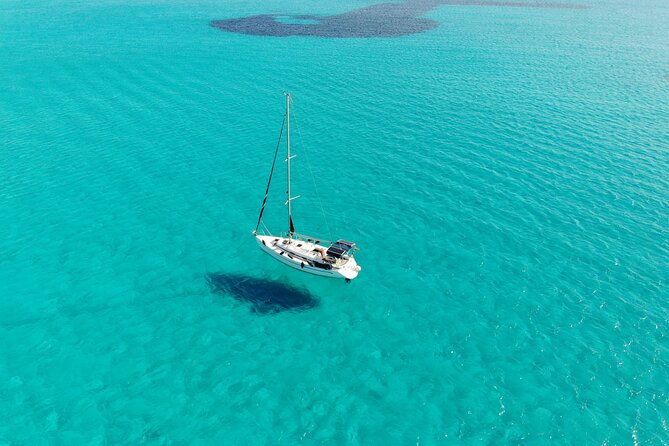 Private sailing with Paella and Tapas in Palma - Choosing the right boat: Servus vs the 42- and 47-foot options